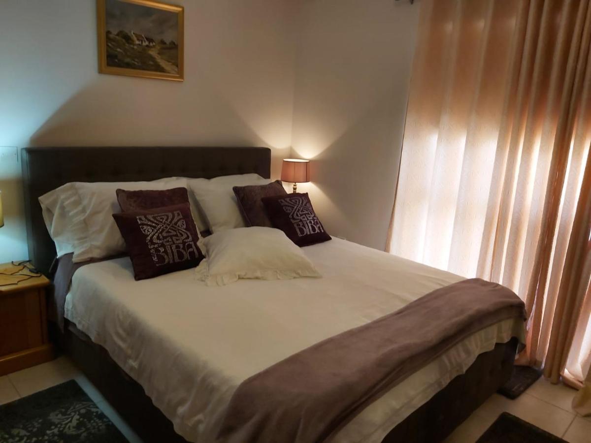 Manor Court Luxury Apartment 세인트폴스베이 외부 사진
