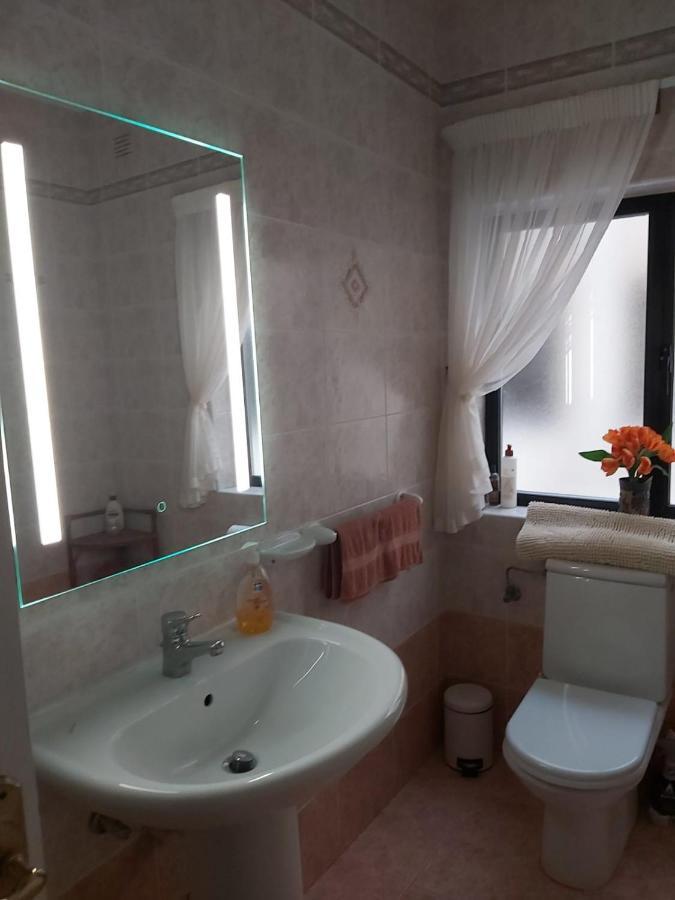 Manor Court Luxury Apartment 세인트폴스베이 외부 사진