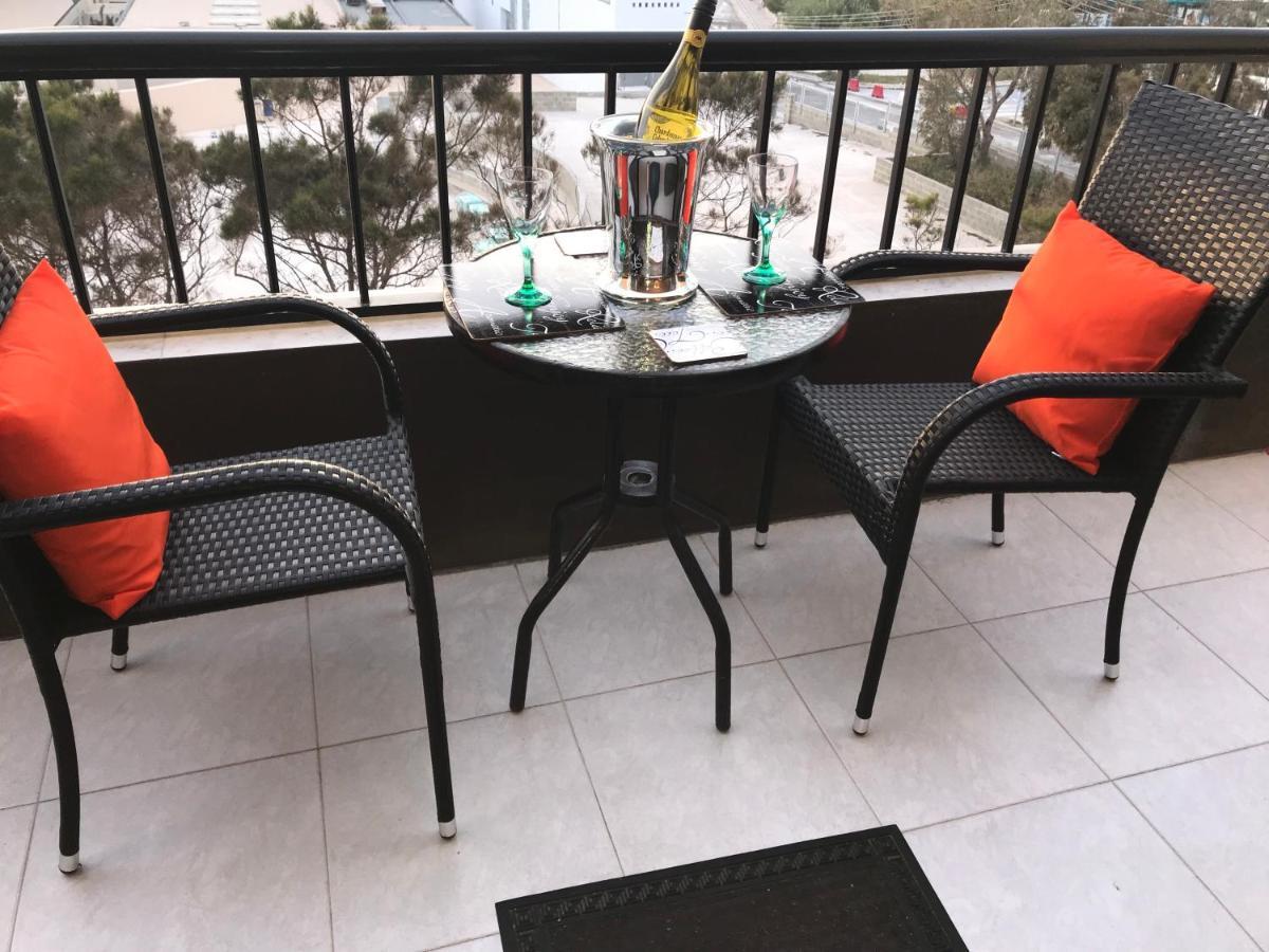 Manor Court Luxury Apartment 세인트폴스베이 외부 사진